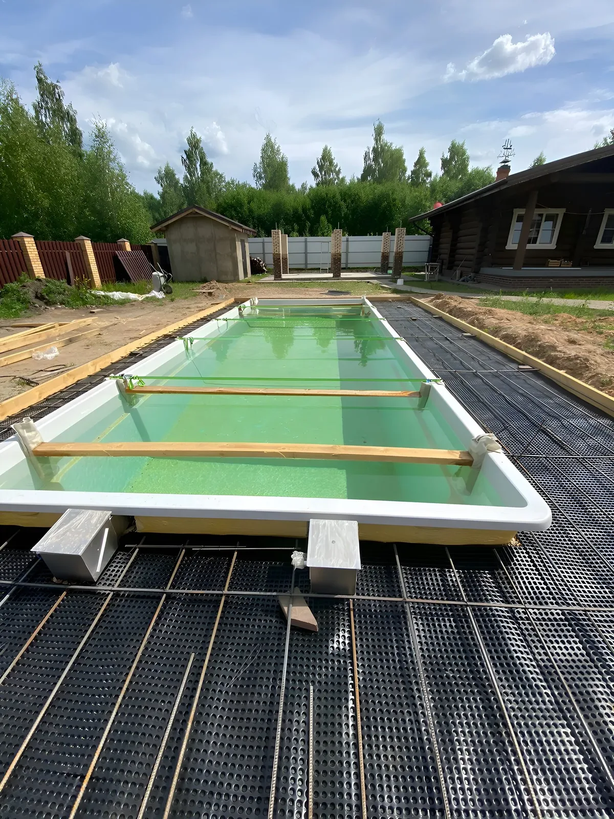 Laguna 9 — вечернее освещение в Волхове