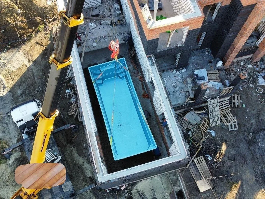 Laguna 9 — зона отдыха у бассейна в Волхове